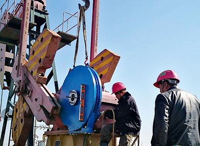 創(chuàng)新形成了抽油機(jī)半直驅(qū)采油技術(shù)，**了系統(tǒng)能耗減少了維護(hù)工作量，提高了**性